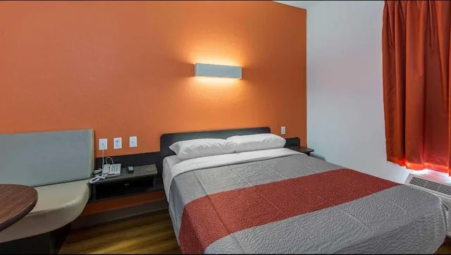 غرفة ديلوكس بسرير كينج، Studio6 San Angelo, TX 6/10