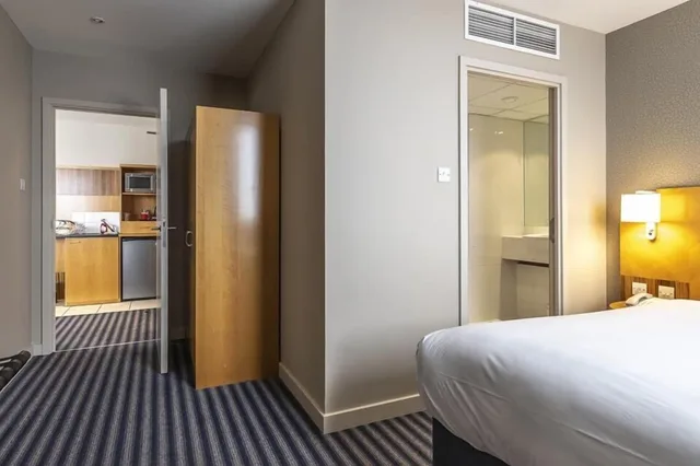 جناح بسرير مزدوج، Ramada Hotel & Suites by Wyndham Coventry 2/3