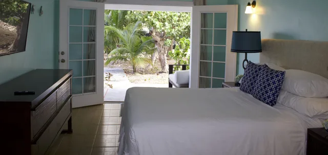 غرفة بسرير كوين، Pelican Beach Hotel 3/6