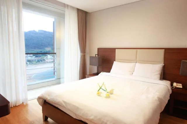 Condo, Style, Deluxe, Beach View، Hotel Riviera Geoje 1/1