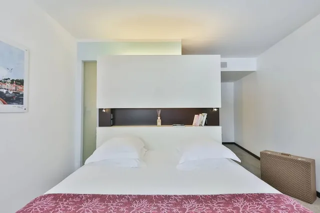 Superior, Twin Beds, Street View، Royal Antibes - Luxury Hotel, Residence, Beach & SPA 1/3