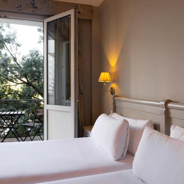 غرفة بسرير مزدوج بشرفة، HOTEL PAX TORRELODONES 2/5