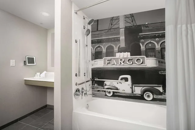 غرفة بسرير كينج لذوي الإعاقة، Radisson Blu Hotel Fargo 6/6