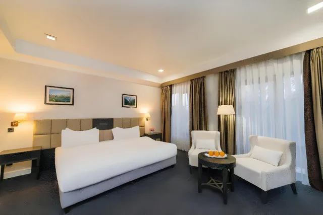 غرفة بسريرين مزدوجين، Ambassador Hotel 1/2