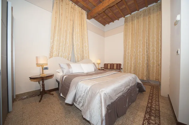 Room, Double Bed, Lucca Relais 8/10