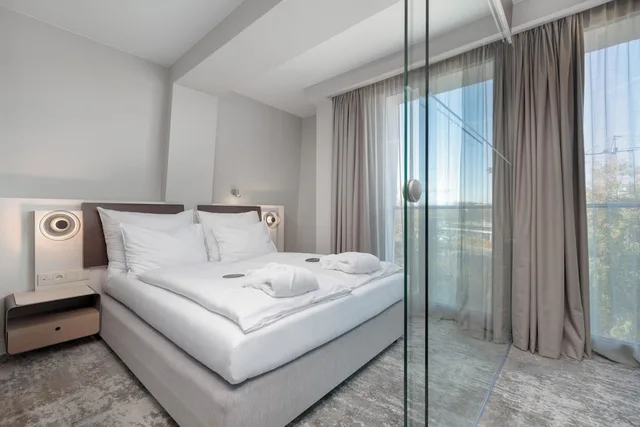 شقة سوبيريور بسريرين كوين بغرفتي نوم مع أريكة، Marine Hotel & Ultra Marine by Zdrojowa 1/2