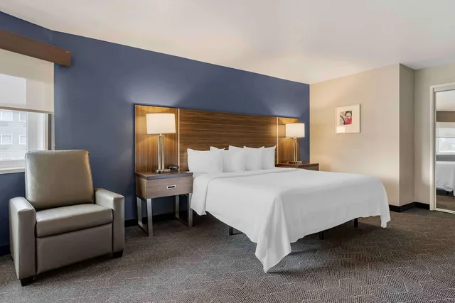 جناح عائلي بسرير كينج مع أريكة، Extended Stay America Premier Suites - Portland - North 1/2