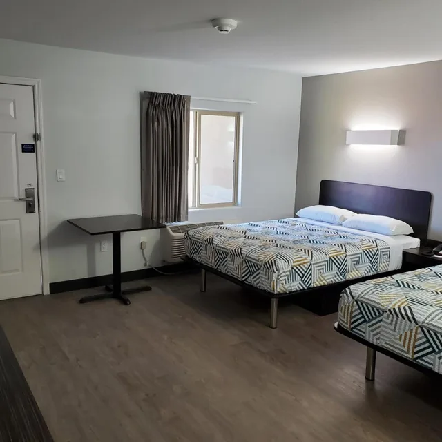 2 Queen Beds - Mobil Access Tub Nsmk Micfridg، Motel6 Show Low, AZ 9/10