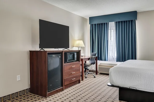 غرفة قياسية بسرير كينج، Baymont By Wyndham La Crosse/Onalaska 9/10