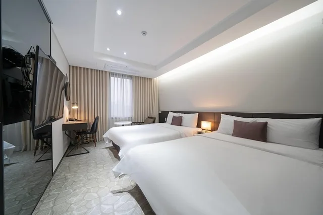 غرفة ديلوكس عائلية بسرير مزدوج وسرير فردي، Ramada by Wyndham Yongin 1/6