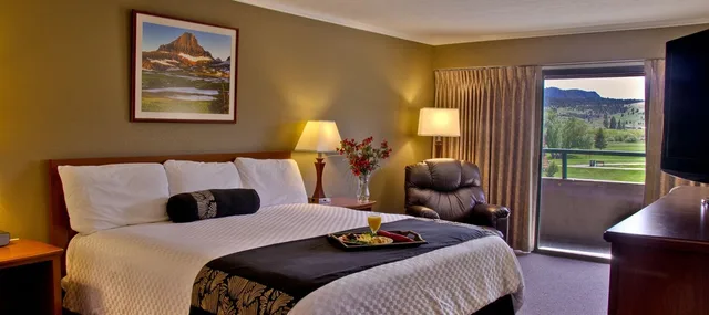 Standard, King Bed, Fairmont Hot Springs Resort 1/2