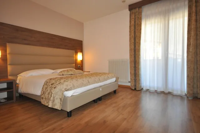 غرفة رباعية، HOTEL SELECT 4/4
