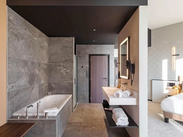 جناح جونيور بشرفة بحوض استحمام، Mercure Namur Hotel 5/6