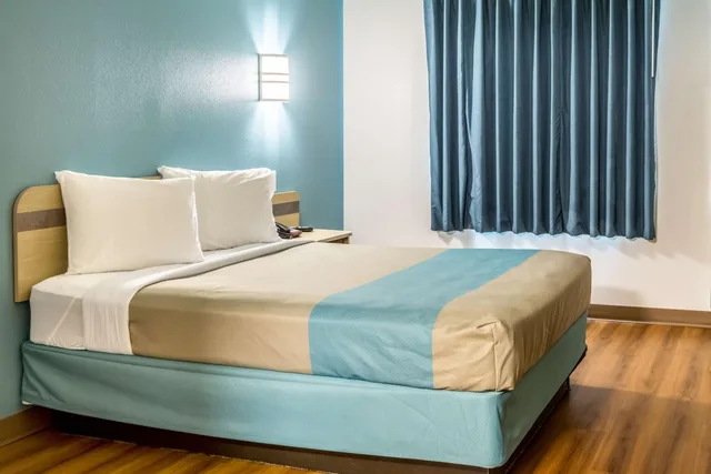 غرفة بسرير كوين لذوي الإعاقة، Motel6 Lincoln City, OR 7/10