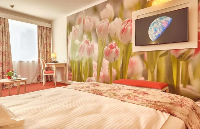 Palace of Parliament, Deluxe, Queen Bed, Parliament View, Sofa، Continental Forum Bucharest Hotel 3/4