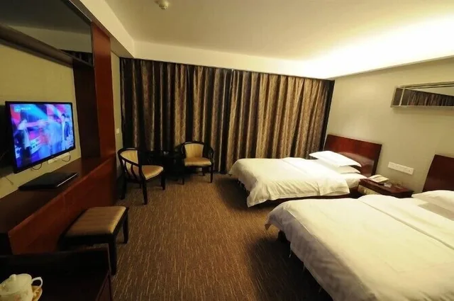 Business, Twin Beds, Good East Hotel 1/3