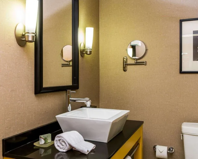 جناح بسرير كينج، Cambria Hotel Traverse City 4/4
