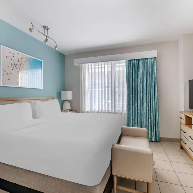 2 Bedrooms, Suite, King Bed, 2 King Beds, Sofa, Hilton Vacation Club Crescent on South Beach Miami 1/4