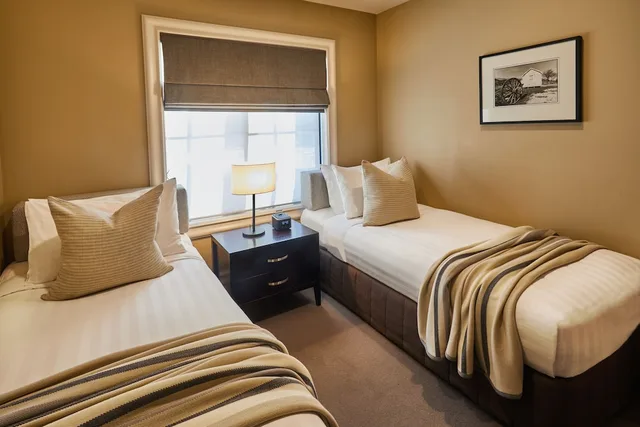 شقة فاخرة بسرير كينج وسريرين منفصلين بإطلالة على البحيرة بغرفتي نوم، Platinum Queenstown Villas 6/10
