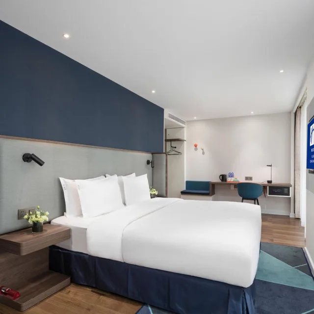 Xtra Space, Standard, King Bed, Holiday Inn Express Foshan Chancheng 1/2