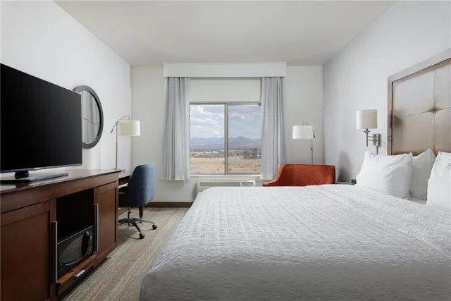 غرفة بريميوم بسرير كينج، Hampton Inn Suites Palmdale 1/8