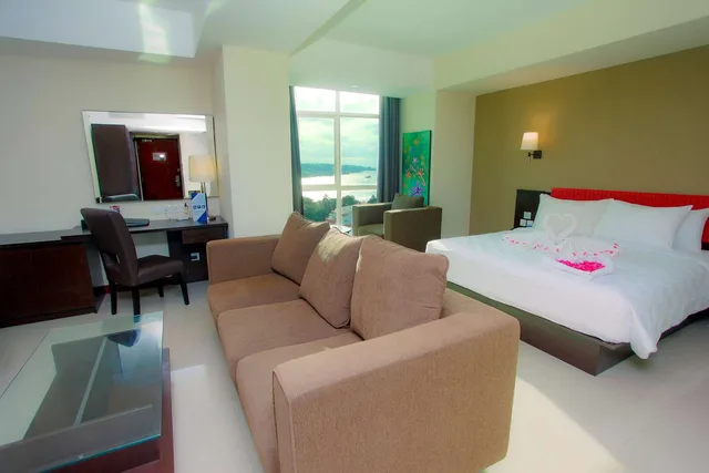 غرفة تنفيذية بسرير كوين بإطلالة على الجبل مع أريكة، Best Western The Lagoon Hotel 1/3