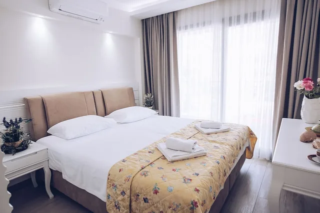 جناح بسرير كينج بإطلالة على المدينة مع أريكة، Princess Kinli Suites Hotel 3/10