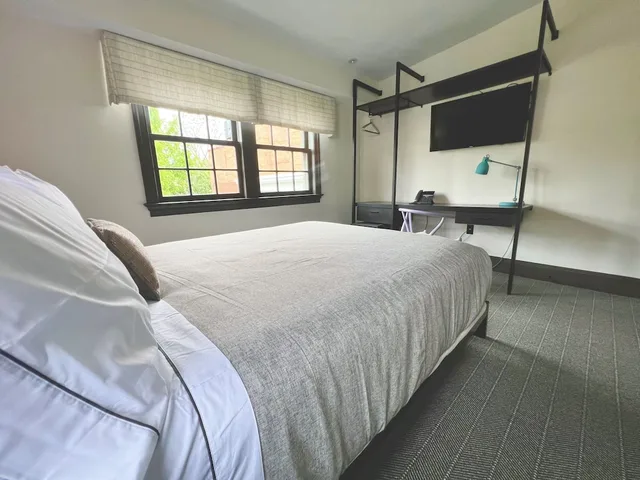 غرفة بسرير كوين، The Avery Georgetown 1/10