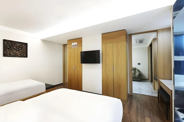 Roof, 1 Double and 1 Single Bed, with Pool، Hotel Cacao Business Design Hotel 1/1