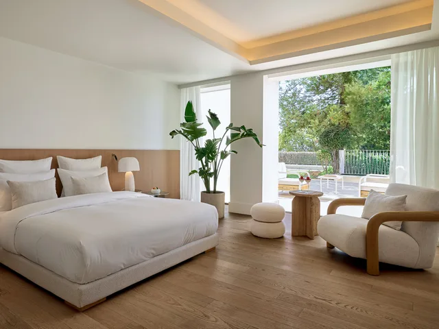 Riviera, Club، The Roc Club, A Hotel to Live 1/6