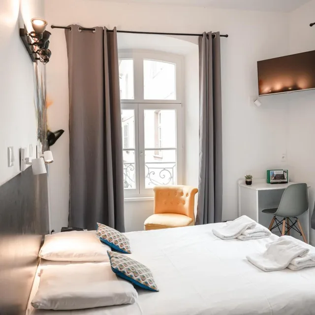 Classic, Double Bed, Hotel des Arts 1/10
