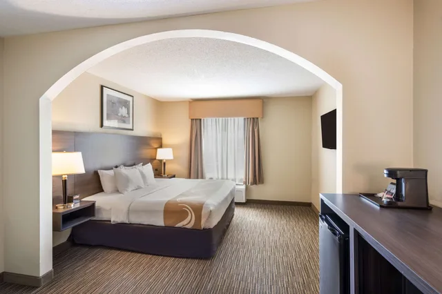 جناح بسرير كينج، Quality Inn and Suites Fishkill South Near I-84 8/10