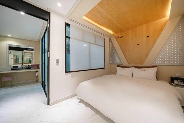 Deluxe, Queen Bed, Time Hotel 1/1