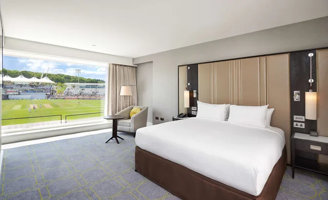 Junior Suite, King Bed, Plunge View، Hilton Southampton - Utilita Bowl 1/4