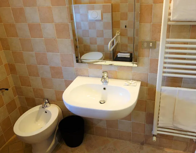 غرفة ثلاثية لذوي الإعاقة، Euromotel Croce Bianca 5/8