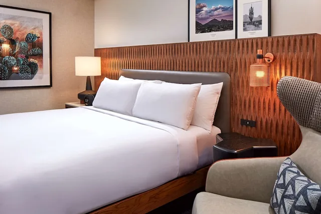 Room, King Bed, Allergy Friendly، Senna House Scottsdale, Curio Collection by Hilton 2/4
