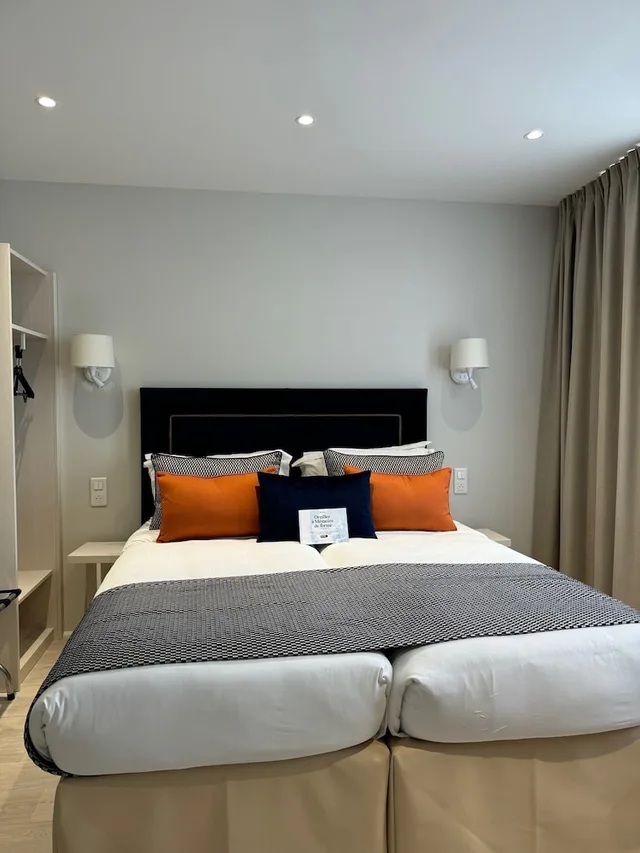 غرفة كومفورت بسرير كوين، Kyriad Saumur Centre 1/8
