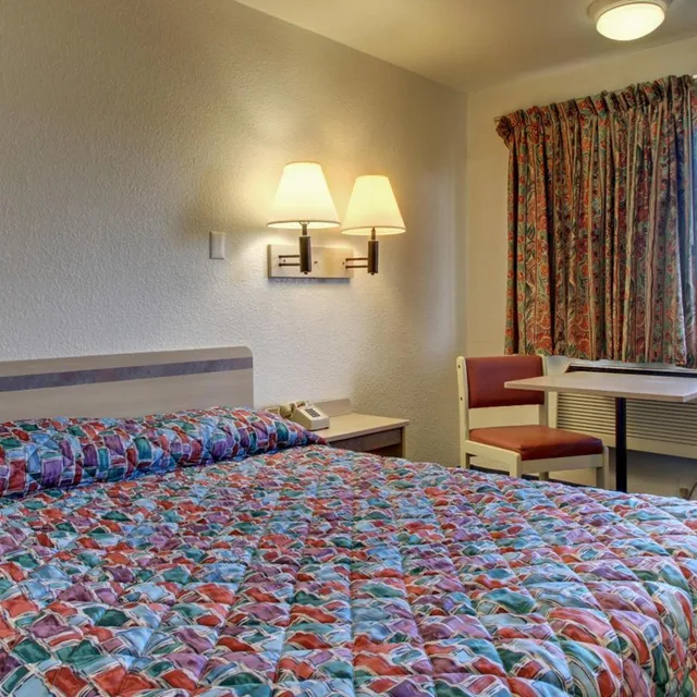 1 Queen Bed - Hearing Accessible Micfridge، Motel6 Owensboro, KY 8/10