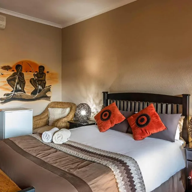غرفة بسرير مزدوج أو سريرين منفصلين، Kuruman Hotel by Country Hotels 2/4