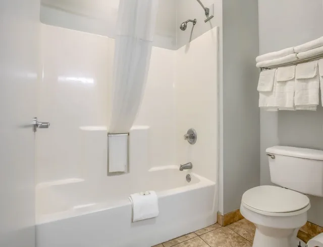 غرفة بسرير كينج، Quality Inn Gulf Shores Airport 6/9