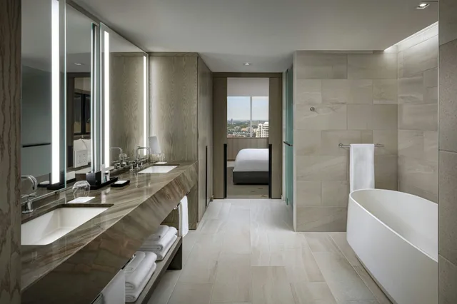 جناح، Jw Marriott Edmonton Ice District 2/2
