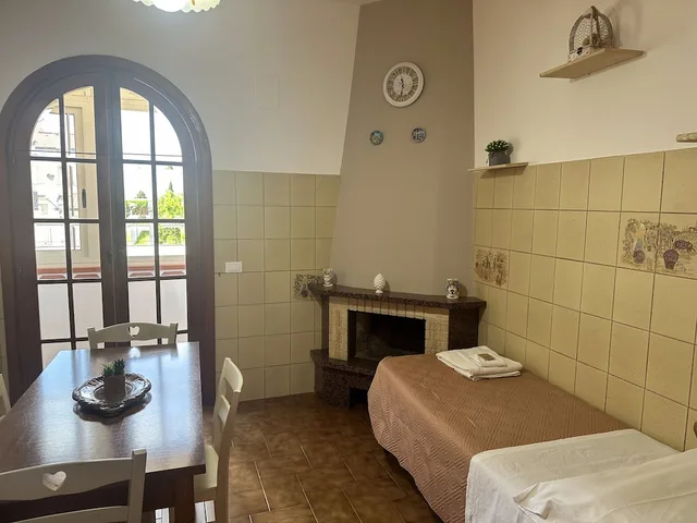 شقة بسرير كوين بإطلالة على الجبل مع أريكة، B B Sicily In Love 5/6