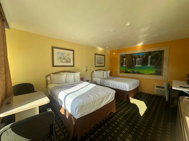 Room, 2 Queen Beds, Super Inn By Oyo Daytona Beach Near Airport 2/5