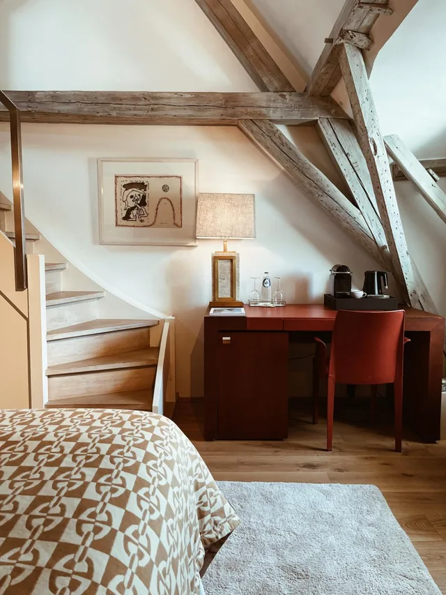جناح جونيور بسرير كينج بإطلالة على القناة مع أريكة، Hotel Van Cleef 4/5