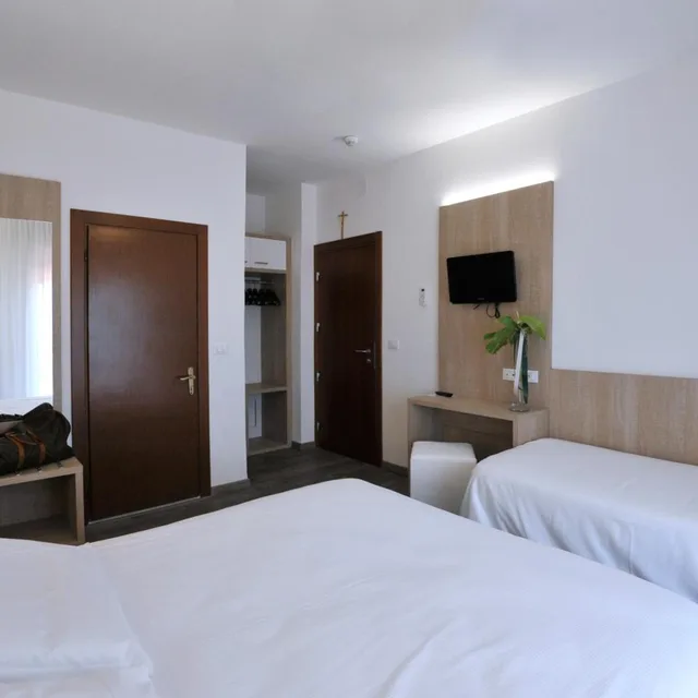 غرفة سوبيريور ثلاثية، Hotel Etna 8/10