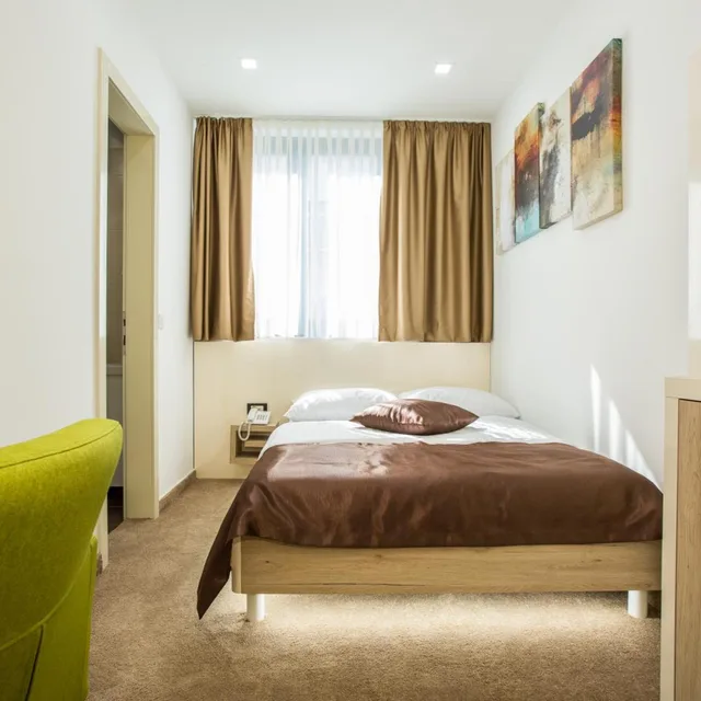 غرفة مفردة، Hotel National 3/10