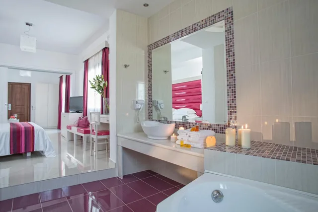 Honeymoon, Suite, Sea View, Outdoor Jetted Tub, Grand Beach 8/9
