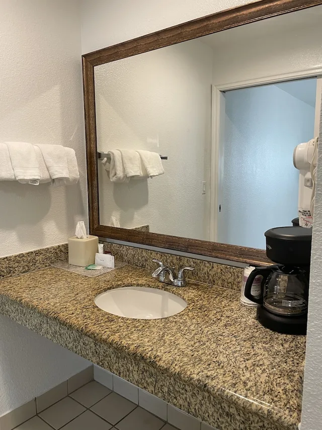 غرفة عائلية مفردة بسرير كوين، Loma Linda Inn. 8/10