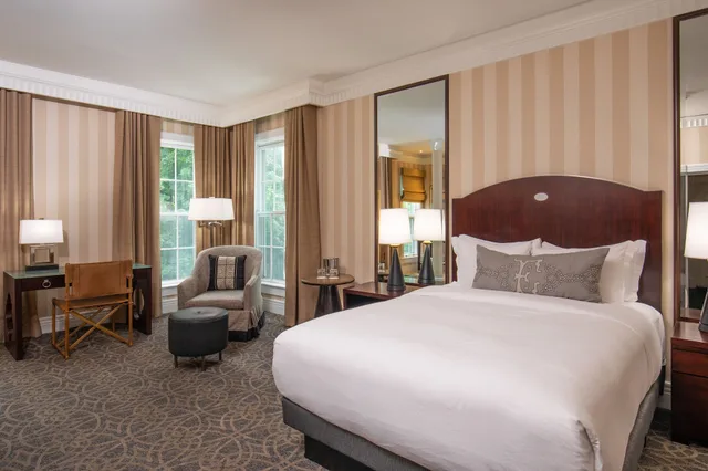 Resort, Queen Bed، Inns At The Equinox 1/3
