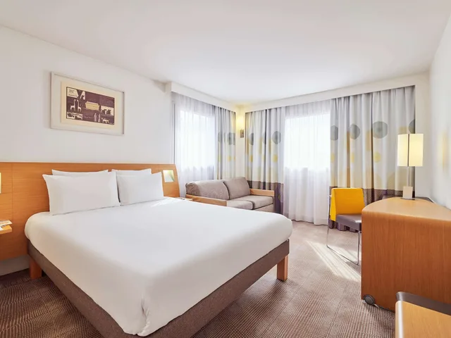 غرفة تنفيذية بسرير كوين مع أريكة، Novotel Paris 13 Porte d Italie 5/10